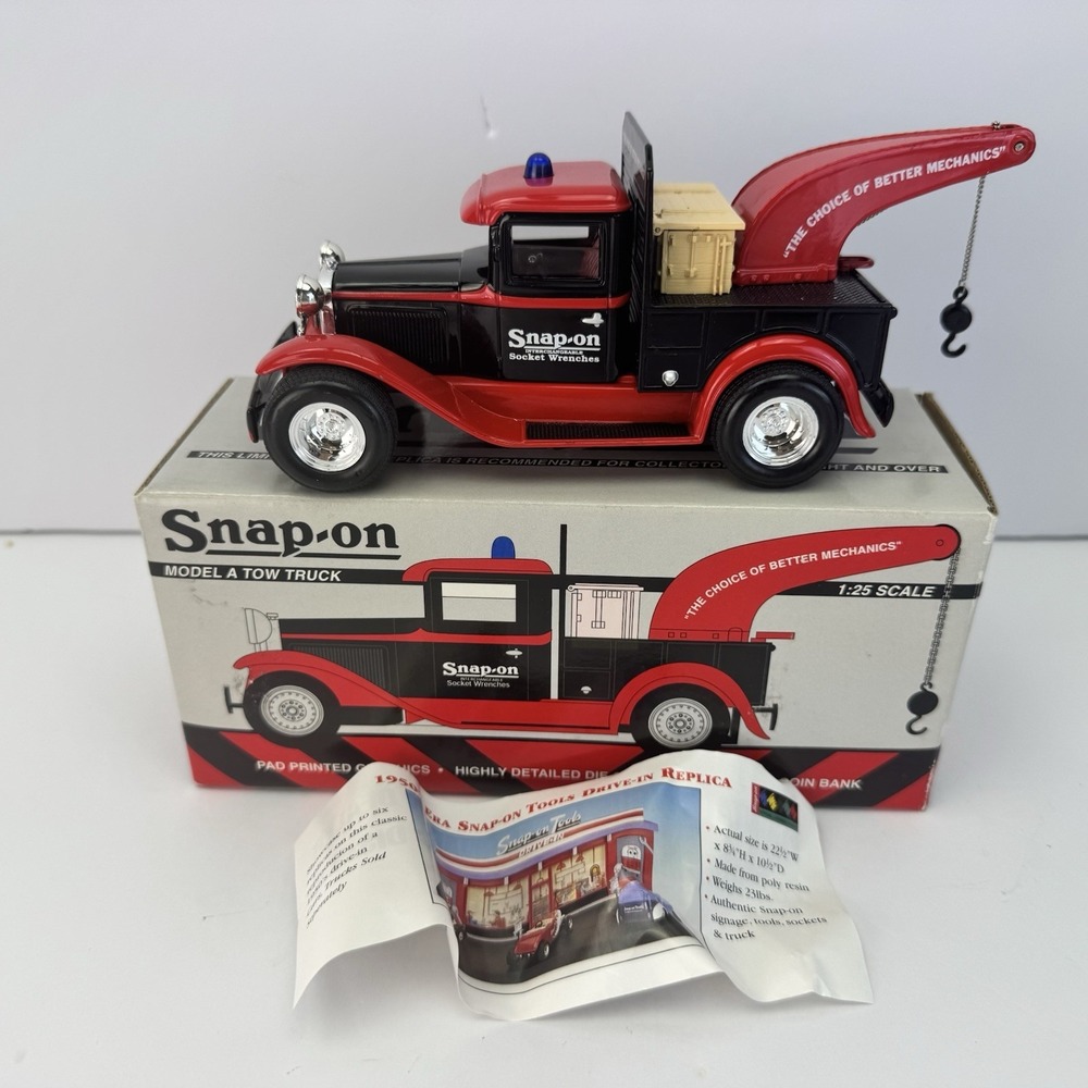 Snap-On Vintage Model A Wrecker Locking Coin bank 1:25 Scale New in Box